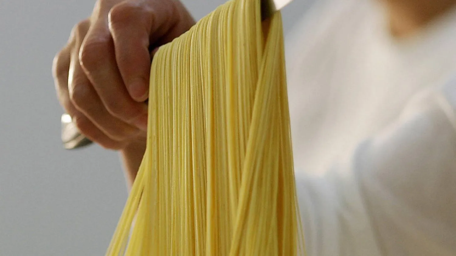 معكرونة قيد التحضير (أرشيفية - أ.ف.ب)