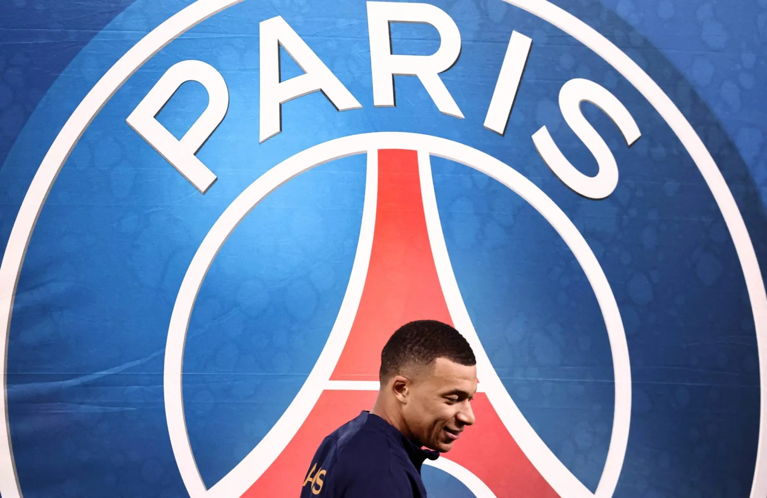 النجم الفرنسي مبابي يبدو أنه يبحث عن تحدٍّ جديد خارج أروقة باريس (أ.ف.ب)