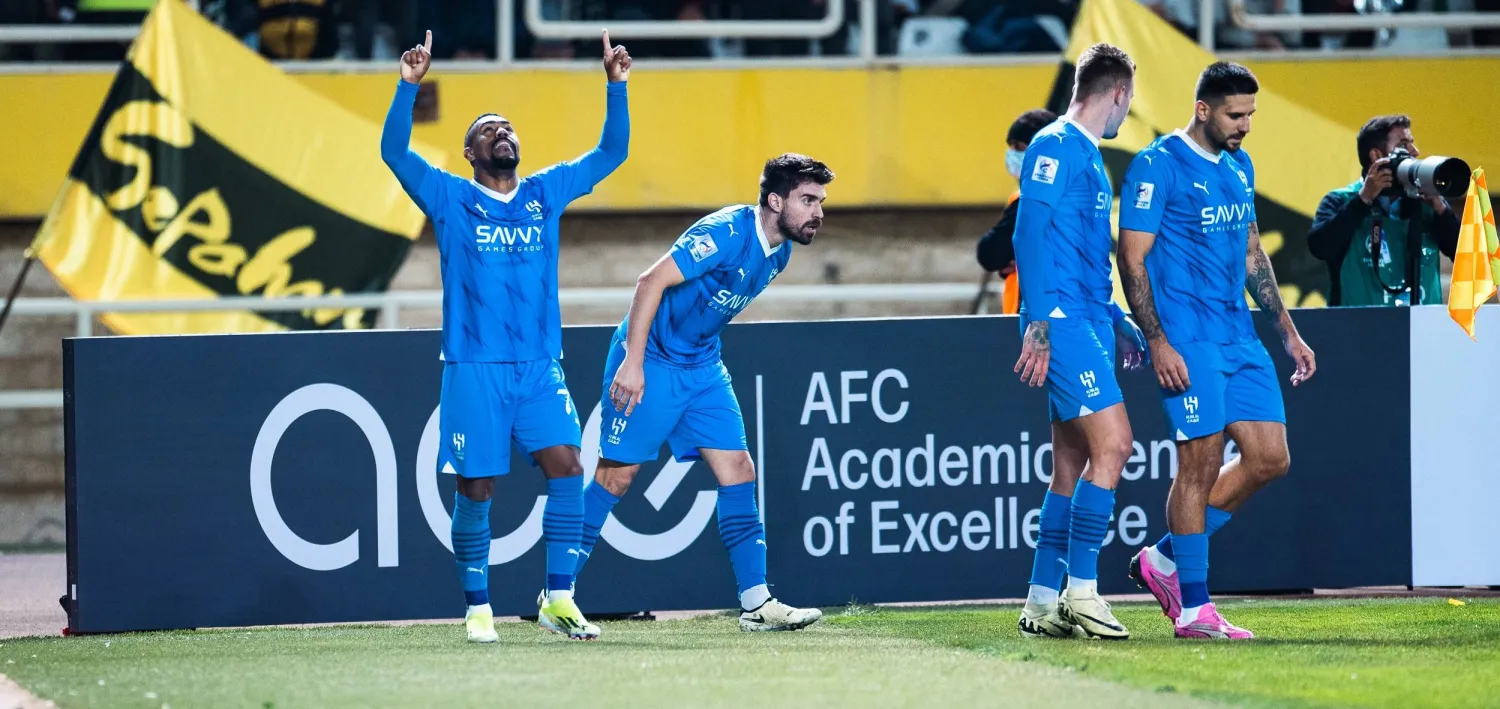 البرازيلي مالكوم محتفلاً بهدفه في شباك سباهان (نادي الهلال)