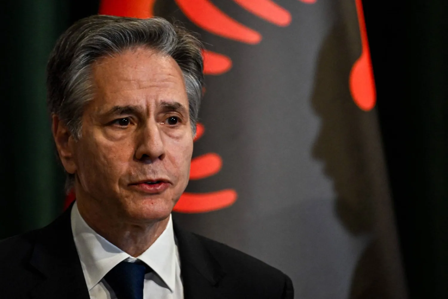 وزير الخارجية الأميركي أنتوني بلينكن خلال مؤتمر صحافي في ألبانيا يوم 15 فبراير 2024 (أ.ف.ب)