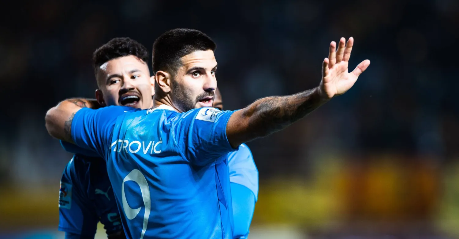 يحتاج الهلال إلى سبعة انتصارات قادمة ليتربع على عرش الزعامة العالمية (نادي الهلال)