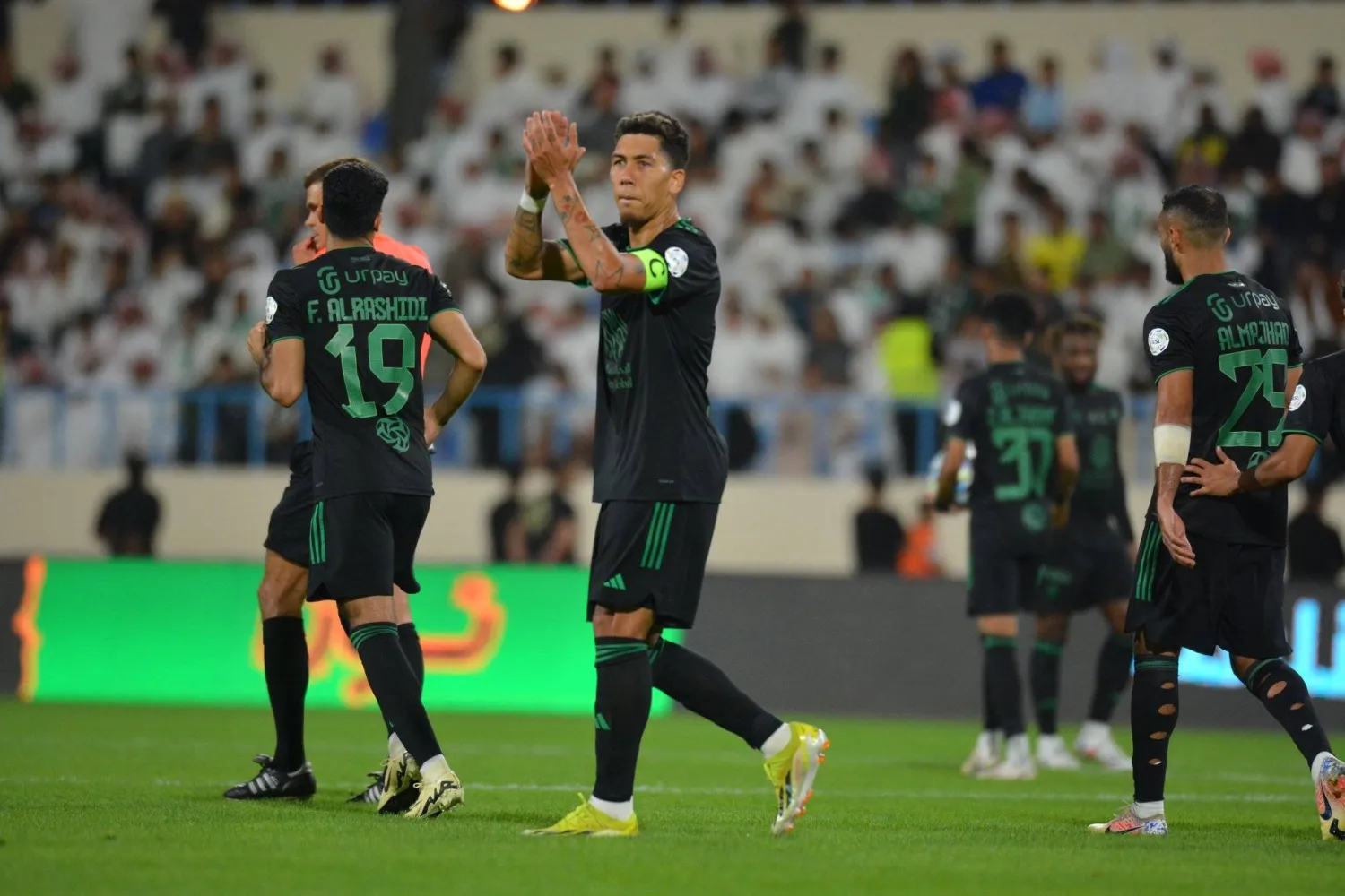  فيرمينو عاد للتسجيل بعد غياب طويل (الشرق الأوسط)