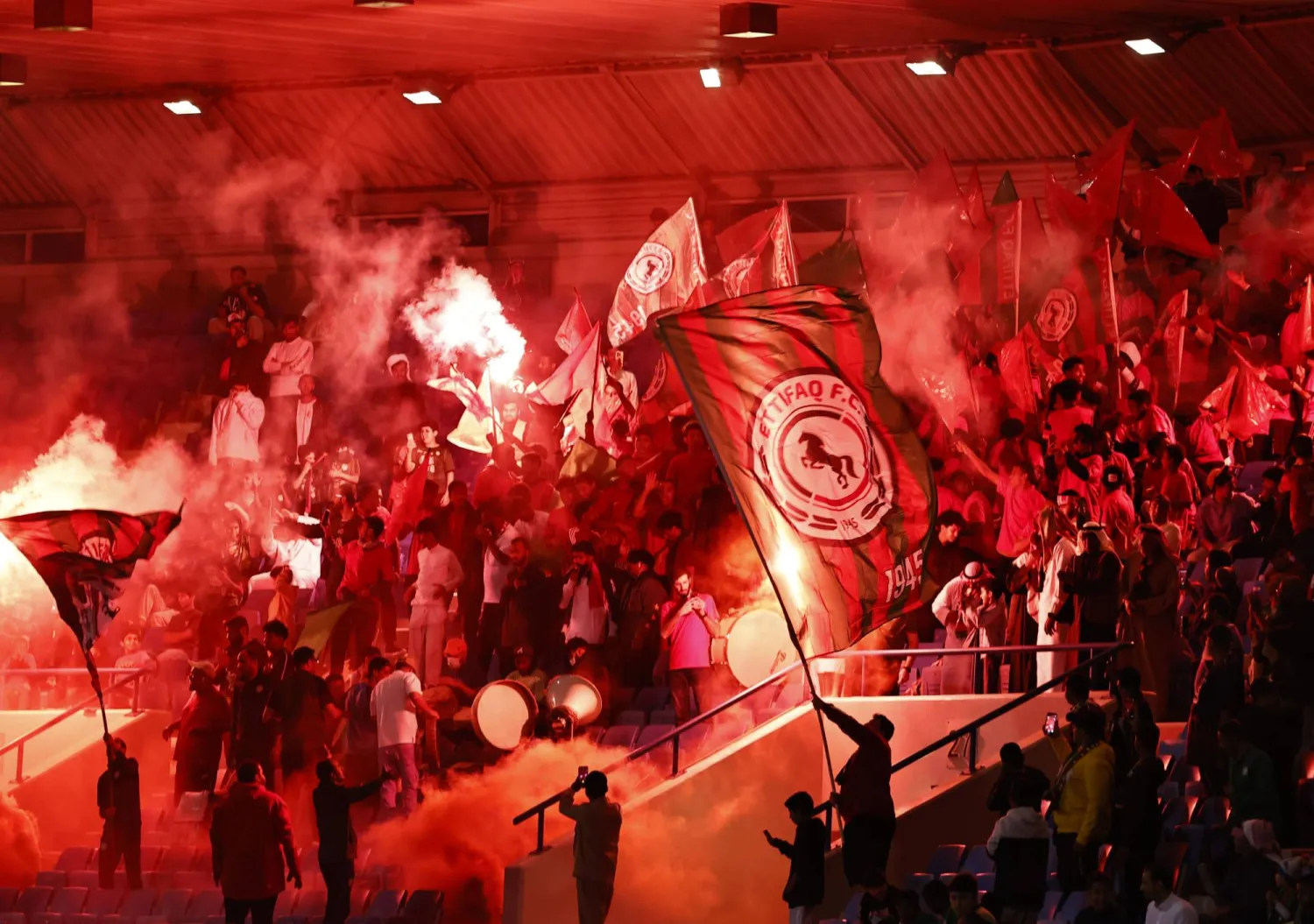 جماهير الاتفاق ابتهجت بالفوز الثمين على الخليج (تصوير: عيسى الدبيسي)