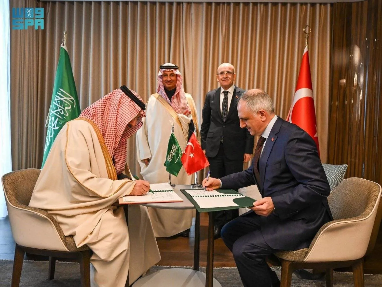 The agreement was signed in the presence of the Chairman of the Board of Directors of the SFD, Ahmed Al Khatib, and the Turkish Minister of Finance, Mehmet Simsek. (SPA)

