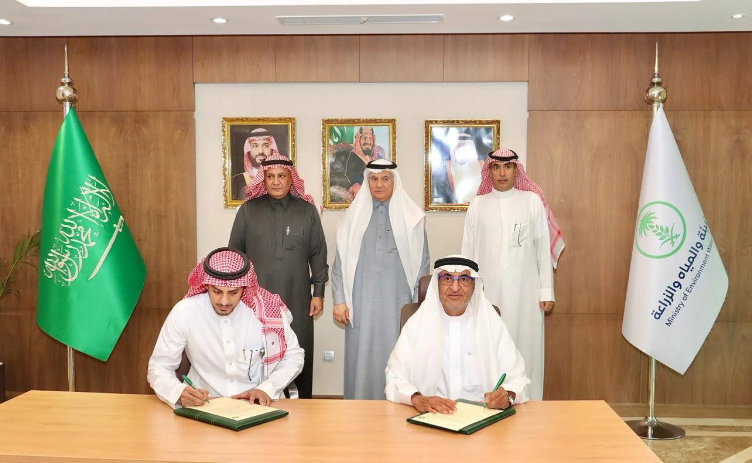 جانب من توقيع اتفاقية تمويل إنشاء 30 صومعة حبوب بطاقة تخزينية تبلغ 450 ألف طن (الشرق الأوسط)