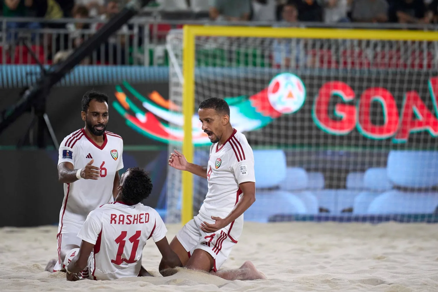 لاعبو منتخب الإمارات يحتفلون بالتأهل لدور الـ8 (منتخب الإمارات)