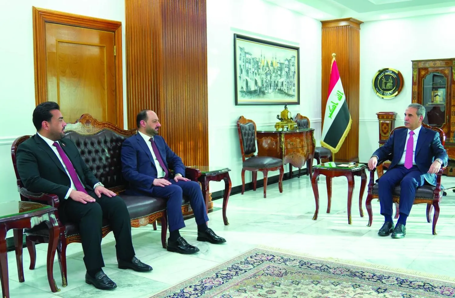 Yargıç Zeydan’ın El-Enbar’ın yeni valisi ve il meclis başkanıyla yaptığı toplantıdan bir kare (Yargı Konseyi web sitesi)