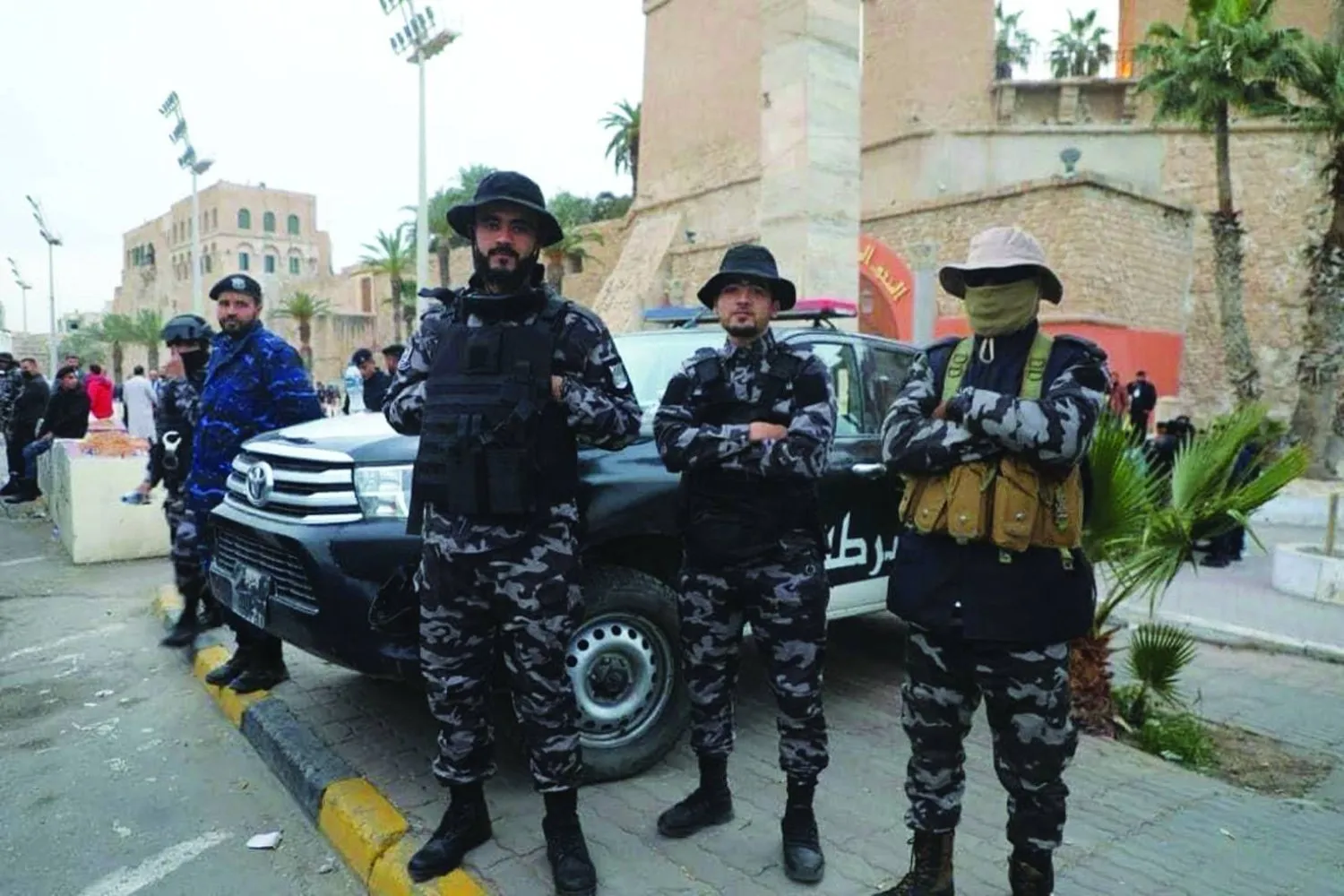 17 Şubat cumartesi günü 17 Şubat Devrimi kutlamaları sırasında başkent Trablus’un merkezindeki Şehitler Meydanı’ndaki güvenlik güçleri (Ulusal Birlik Hükümeti (UBH) İçişleri Bakanlığı)