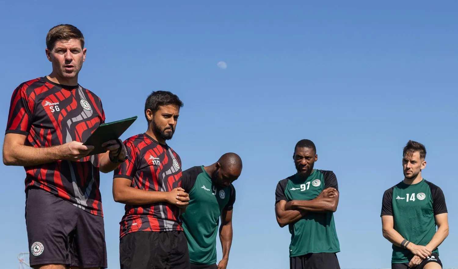 الإنجليزي ستيفين جيرارد يأمل مواصلة انطلاقته المثالية بعد فترة التوقف (نادي الاتفاق)