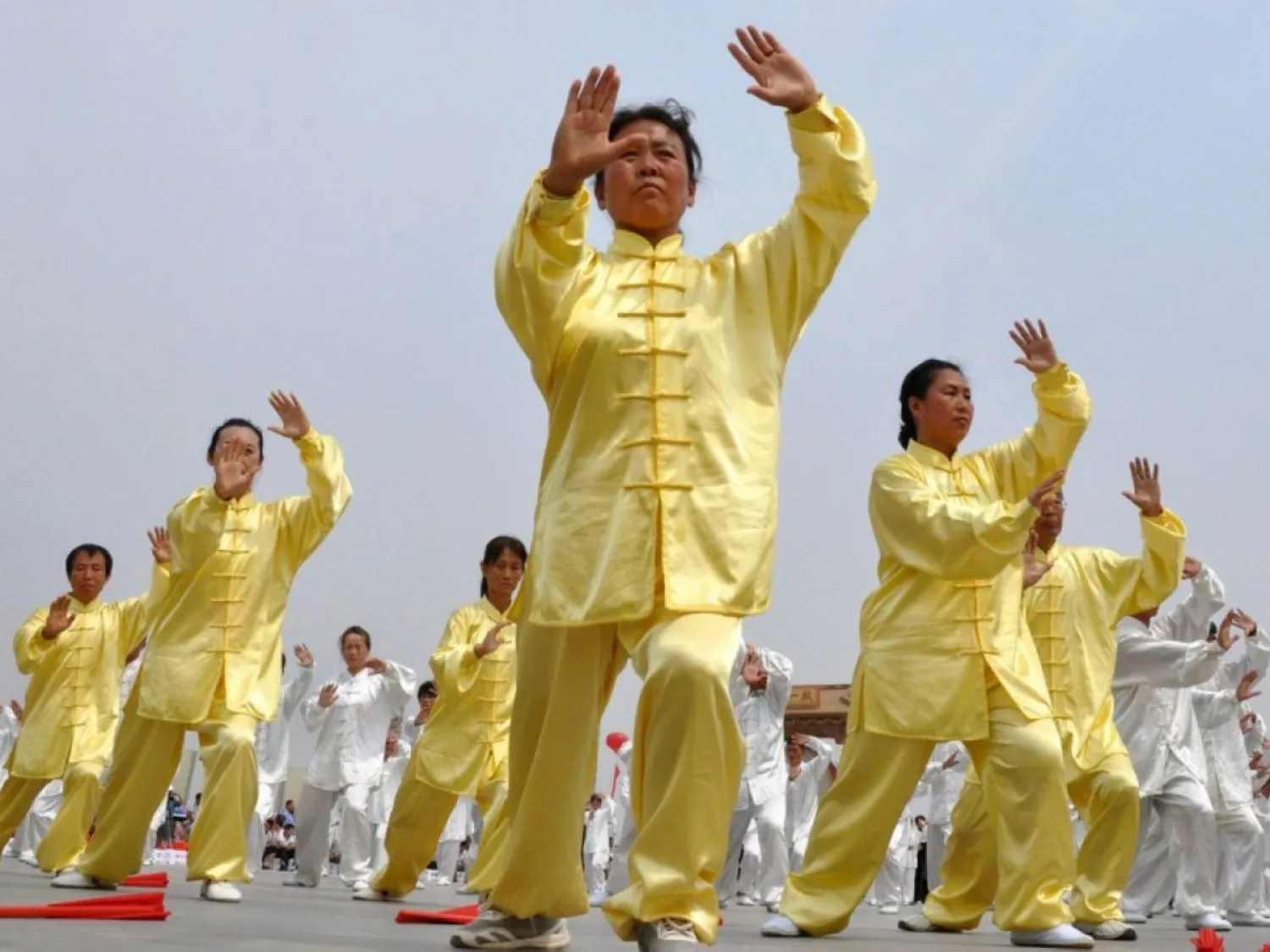 المجموعة التي تمارس لعبة الـ«تي تشي» بانتظام انخفضت معدلات ضغط الدم لديها بشكل أكبر على نحو ملموس (رويترز)