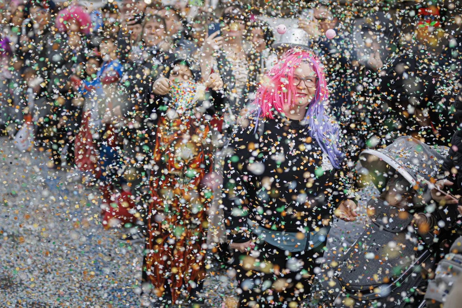 كرنفال بازل يضفي البهجة (إ.ب.أ)