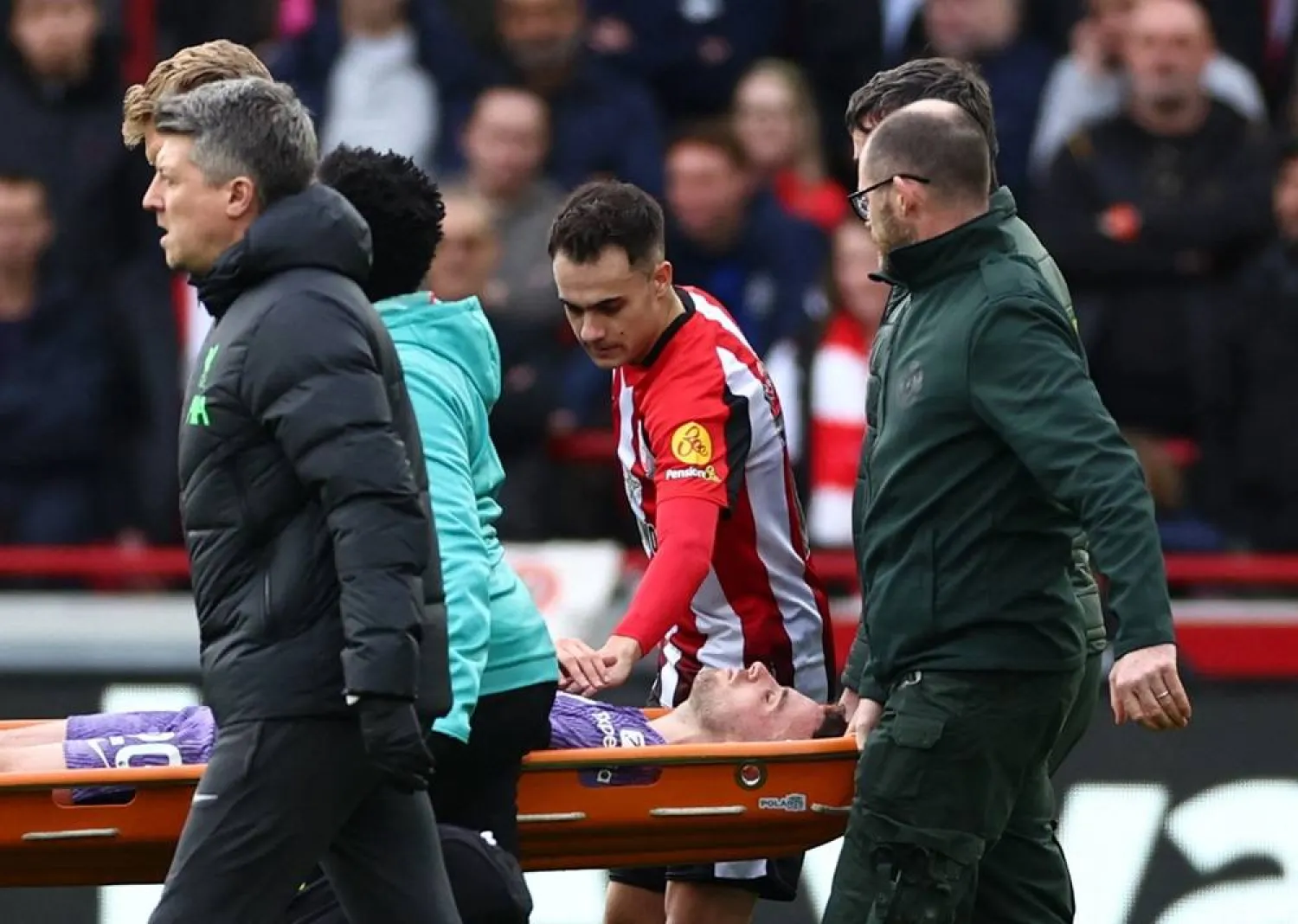 Football - Premier League - Brentford v Liverpool - Brentford Community Stadium, London, Britain - February 17, 2024 Liverpool's Diogo Jota touches hands with Brentford's Sergio Reguilon as he is stretchered off after sustaining an injury. (Action Images via Reuters)