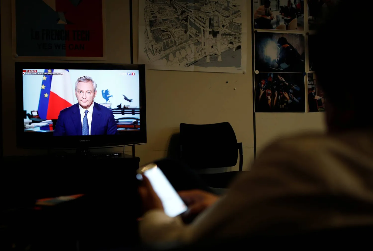 كثرة مشاهدة التلفاز تؤثر على عملية التبول أثناء الليل (رويترز)