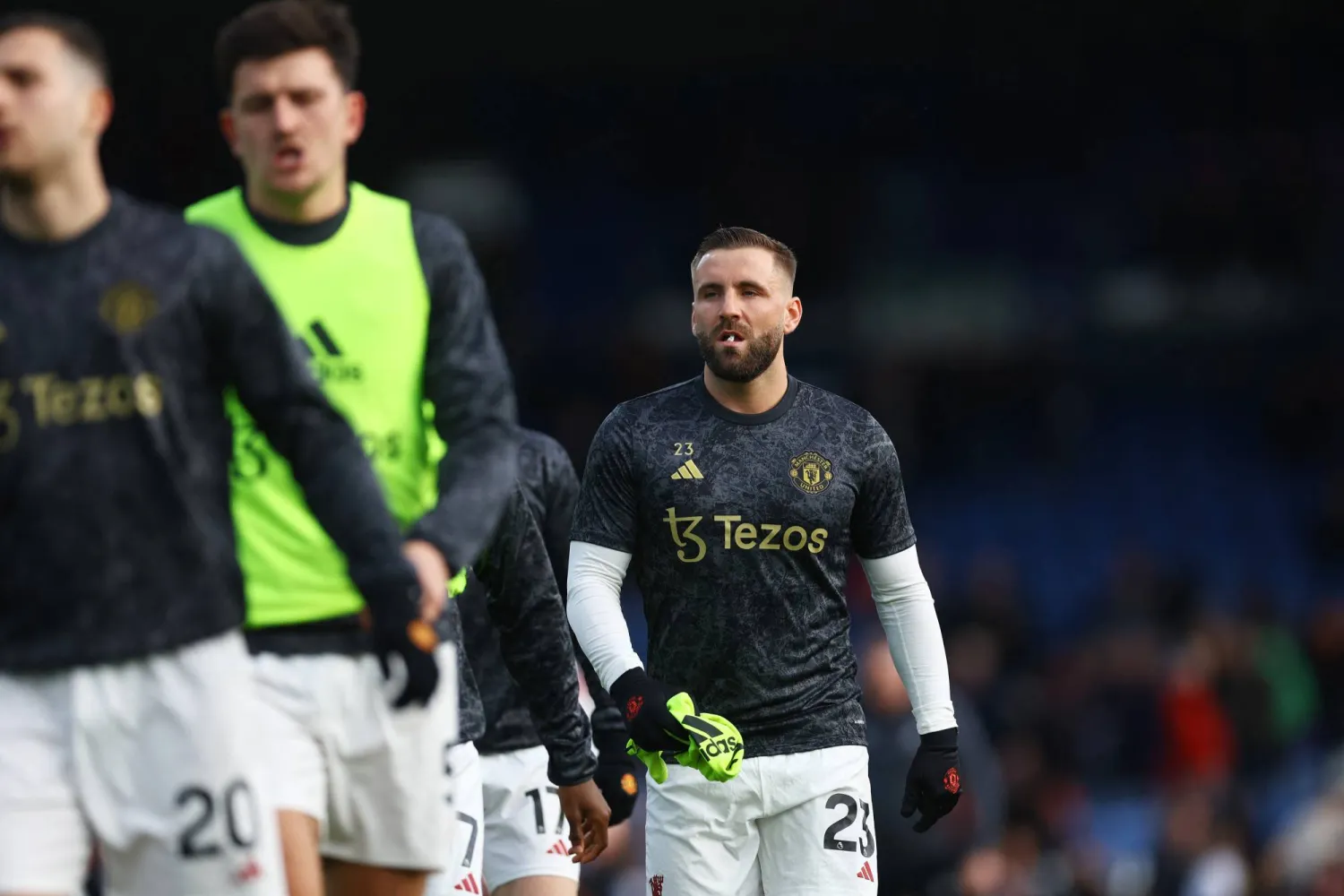 لوك شو مدافع مانشستر يونايتد (رويترز)