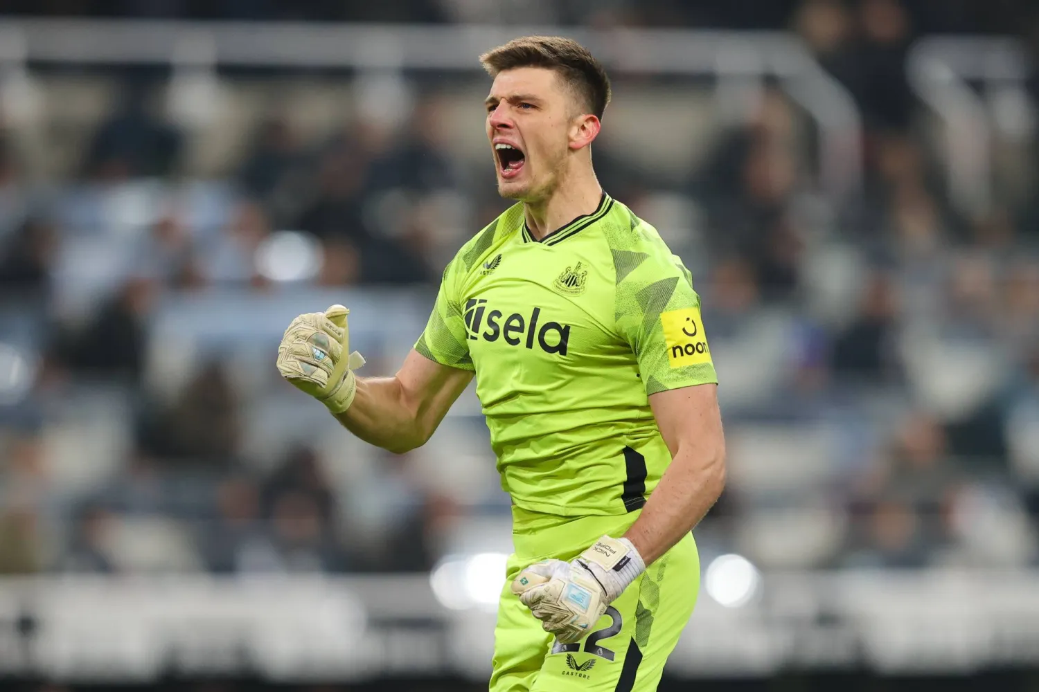 نيك بوب حارس مرمى نيوكاسل المصاب (غيتي)