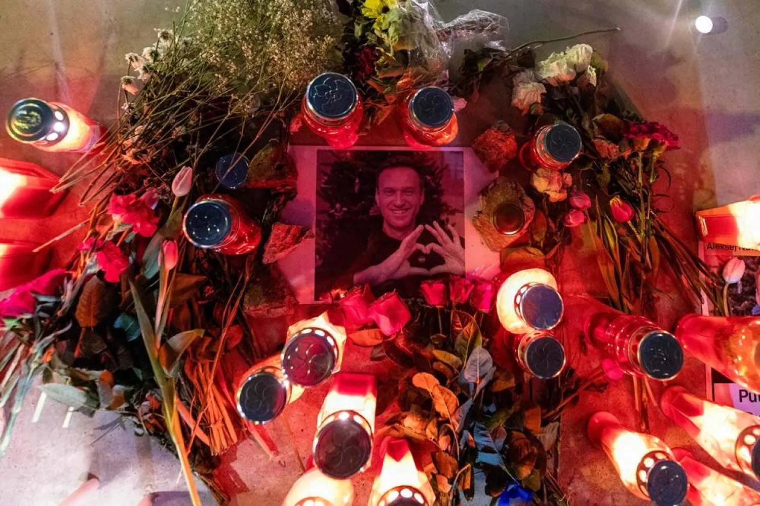  Candles are laid next to a portrait of late Russian opposition leader Alexei Navalny, who died in a Russian Arctic prison, during a candle vigil in downtown Zagreb on February 23, 2024. (AFP)