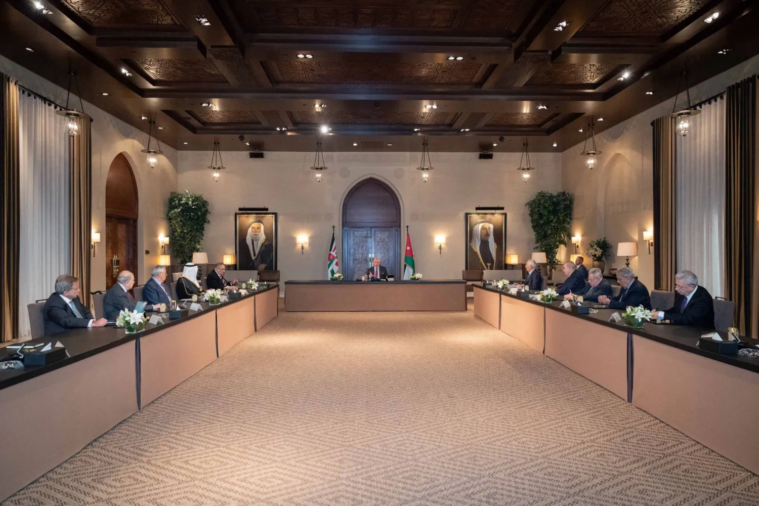 عبد الله الثاني مستقبلاً وفد مجلس العلاقات العربية والدولية في العاصمة الأردنية... الاثنين (بترا)