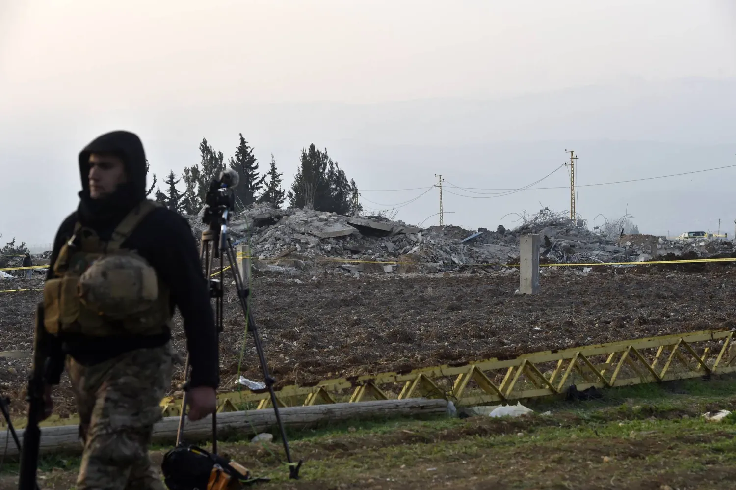 يتبادل طرفا النزاع التهديدات بتوسيع نطاق الحرب (إ.ب.أ)