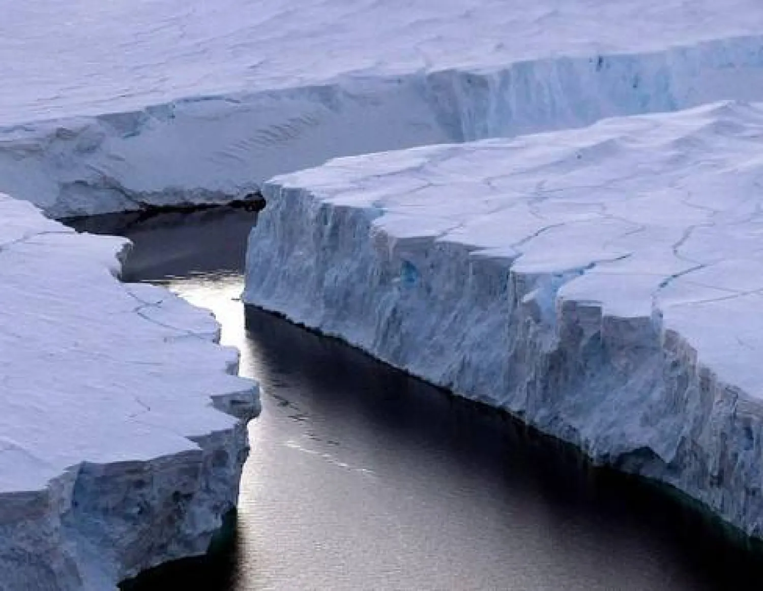 بعثة علمية صينية تستكشف بحيرة مدفونة بالقطب الجنوبي بعمق 3600 متر