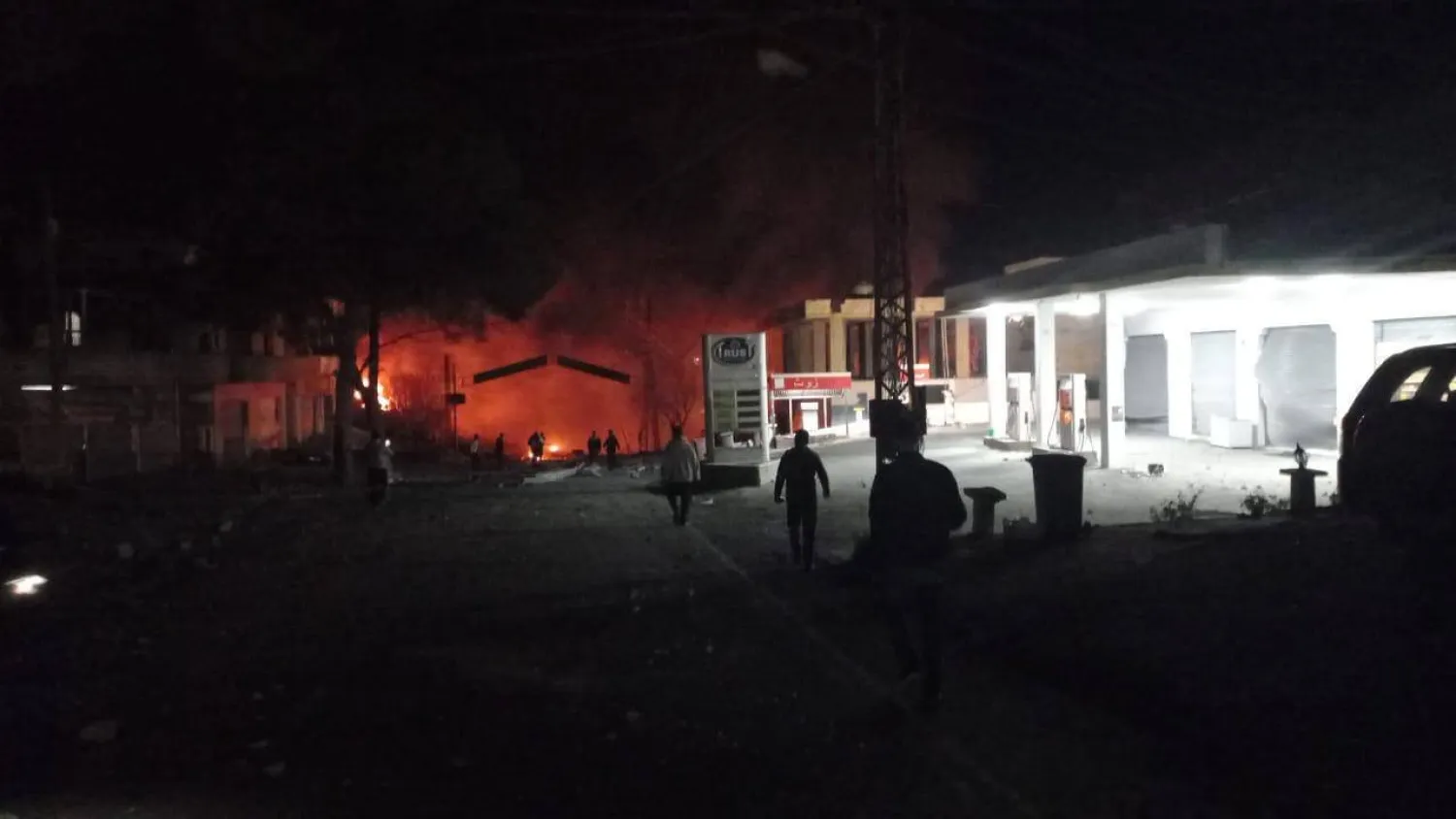 صورة من فيديو تداولته وسائل إعلام لبنانية للقصف الإسرائيلي على بلدة كفرا (إكس) 