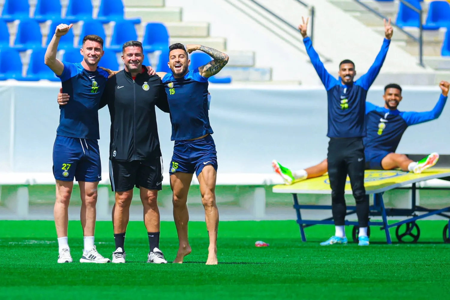 لاعبو النصر خلال استعداداتهم لمواجهة الحزم (نادي النصر)