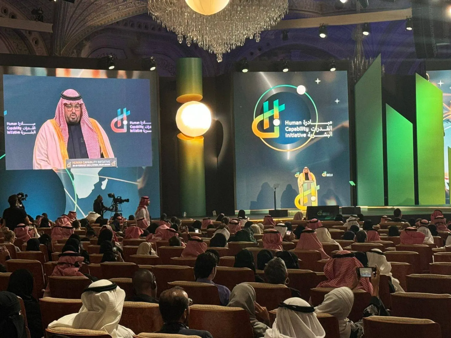 وزير الاقتصاد والتخطيط السعودي متحدثاً في اليوم الثاني من مؤتمر «مبادرة القدرات البشرية» (الشرق الأوسط)