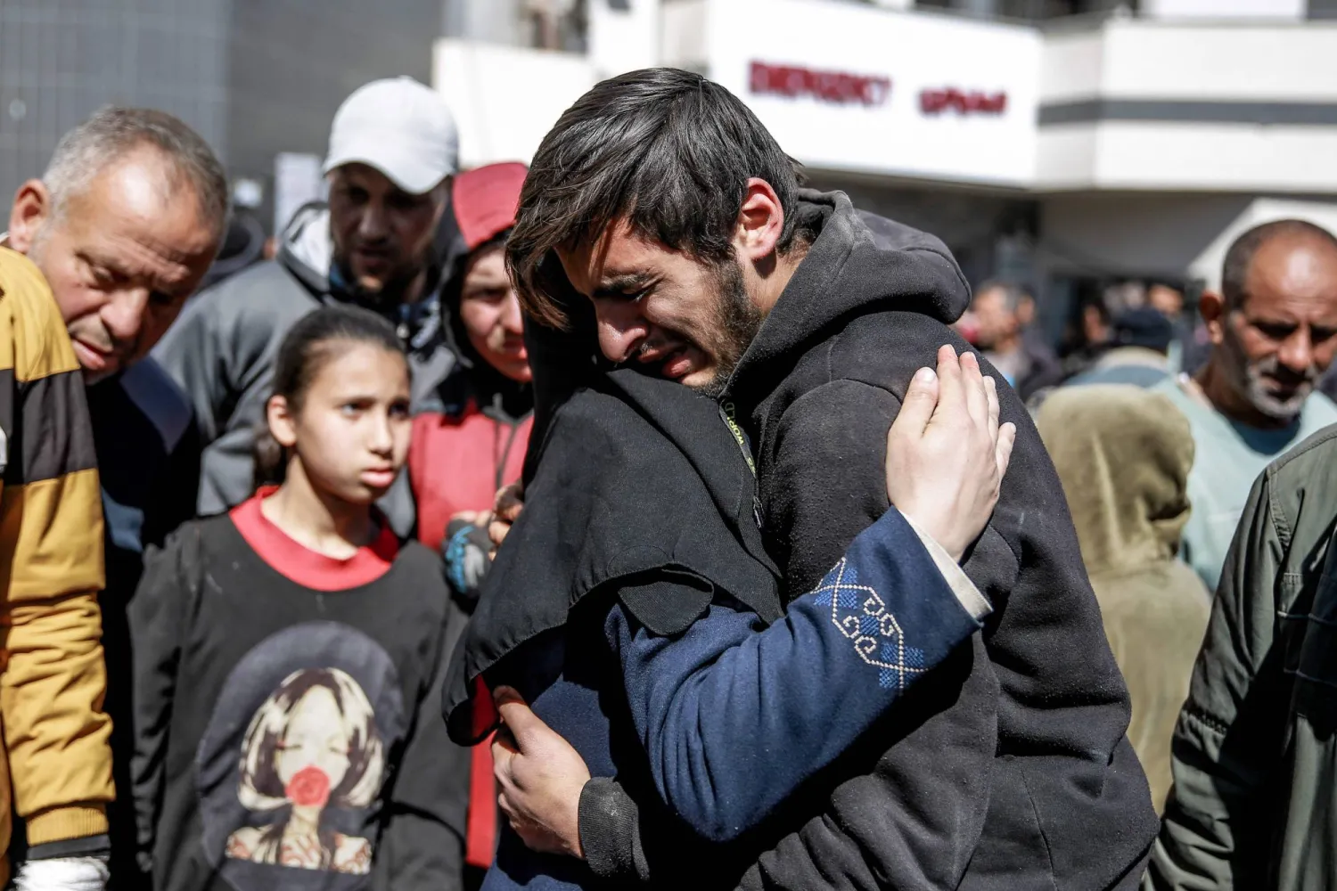 People mourn following an early morning incident when Israeli forces opened fire on crowds rushing at an aid distribution point in Gaza City on February 29, 2024. (Photo by AFP)