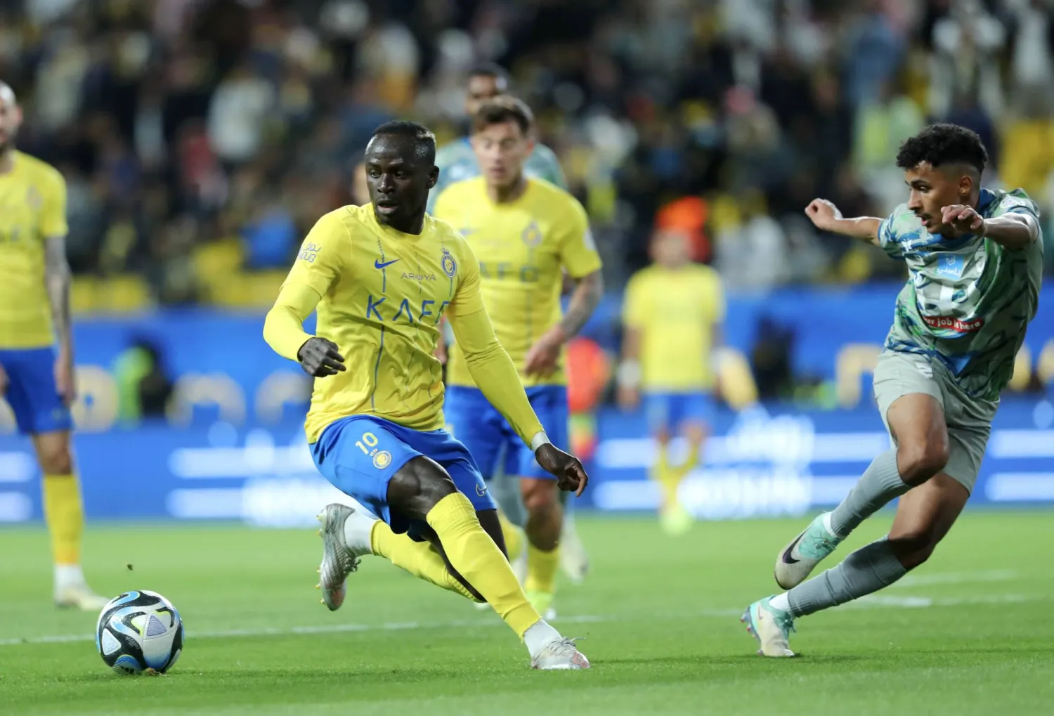 جانب من مواجهة النصر والحزم المثيرة في الدوري السعودي للمحترفين (تصوير: عبد العزيز النومان)