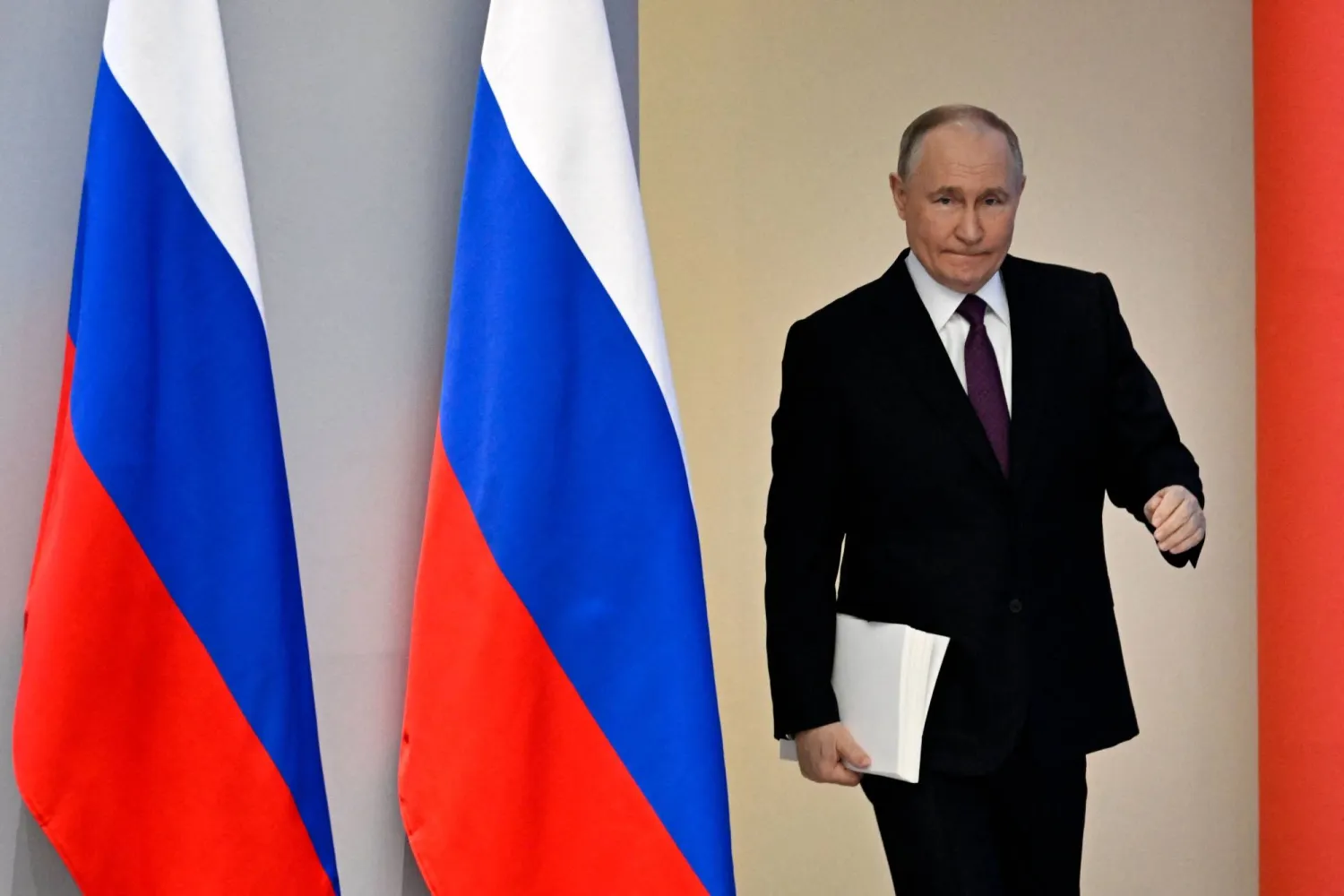 الرئيس الروسي فلاديمير بوتين لدى وصوله لإلقاء خطابه السنوي أمام الأمة في موسكو أمس (أ.ف.ب)