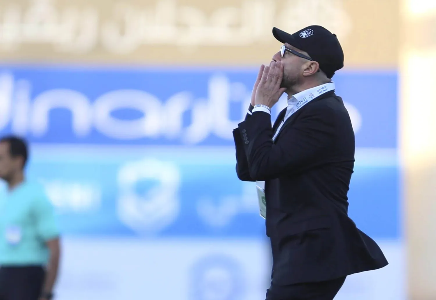 إيغور مدرب الرائد خلال المواجهة (تصوير: يزيد السمراني)