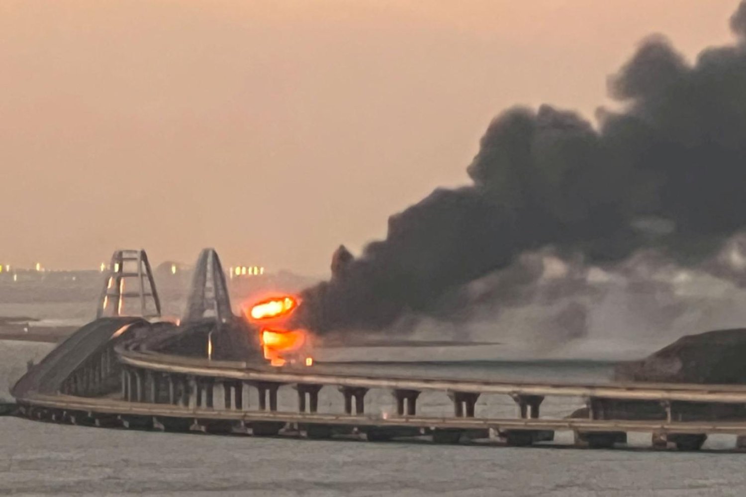 17 июля 2023 года крымский мост. События на крымском мосту последние. События на крымском мосту последние. Атаки на крымский мост 2023. Подорвали крымский мост 2023.