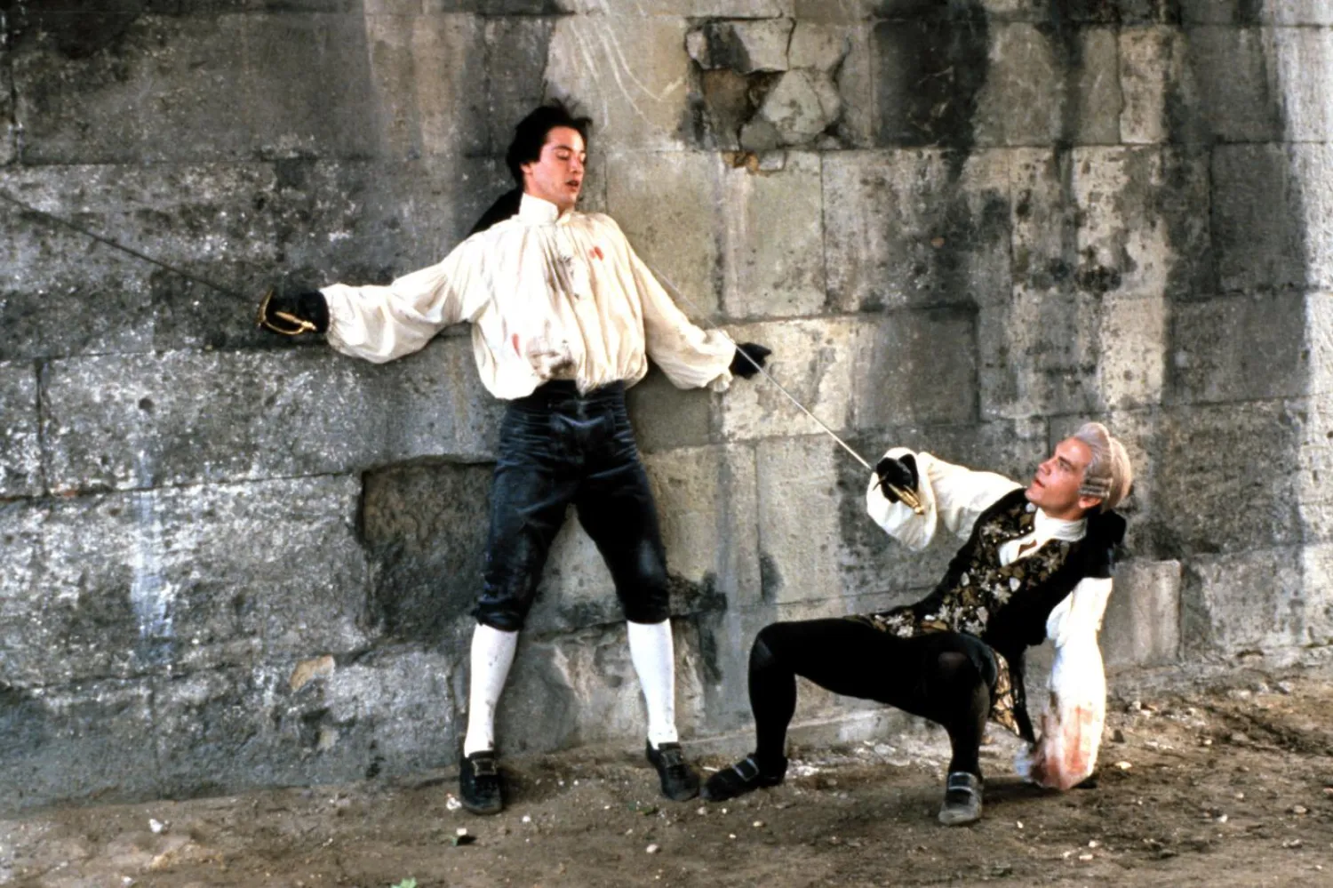 Pierre Choderlos de Laclos'un 1782 tarihli aynı adlı romanından uyarlanan dönem draması, mütevazı bir gişe başarısı elde etse de eleştirmenlerce övülmüştü (Warner Bros)