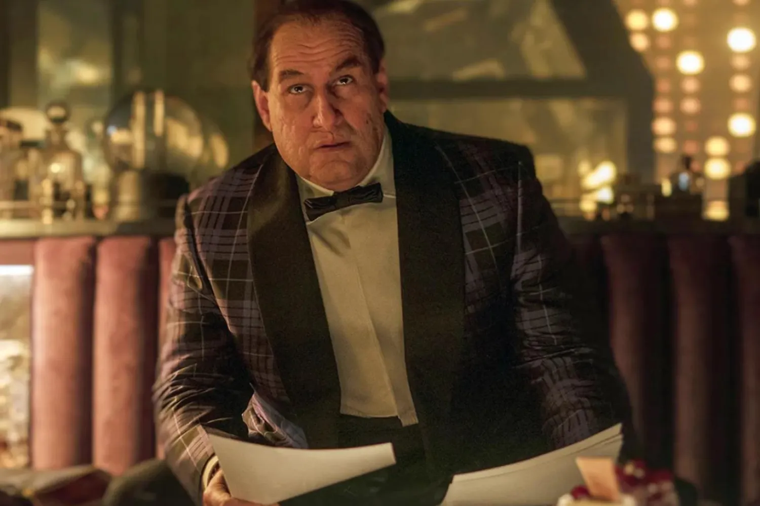 The Penguin, Clancy Brown tarafından canlandırılan Salvatore Maroni'nin tanıtılmasını da içeren bir gangster draması (MAX)