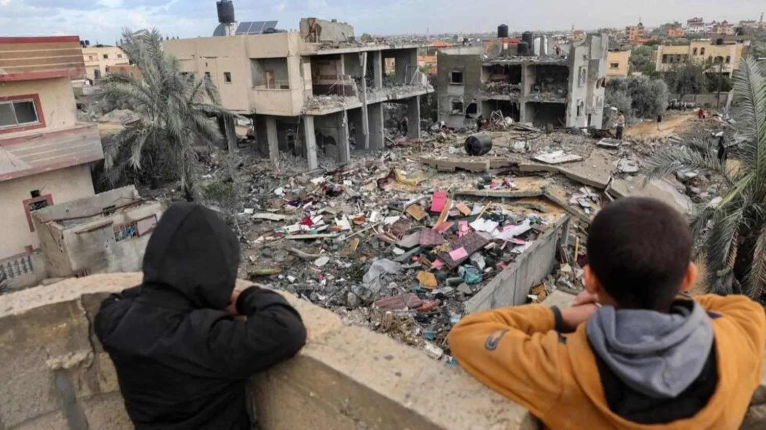 Palestinian children above the rubble of a building destroyed during Israeli strikes on Rafah, in the southern Gaza Strip. Mohammed ABED / AFP