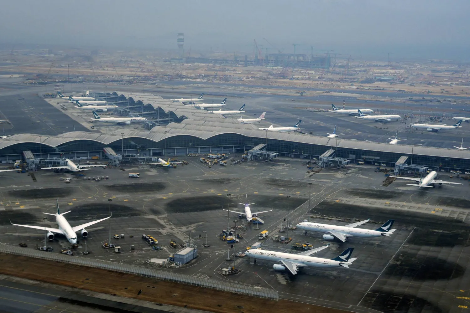 مطار هونغ كونغ الذي شهد نمواً كبيراً في عدد الزائرين خلال الأشهر الأخيرة (أ.ب)