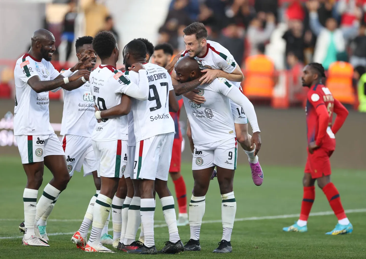 فرحة اتفاقية بالهدف الأول في مرمى ضمك (تصوير: عدنان مهدلي)