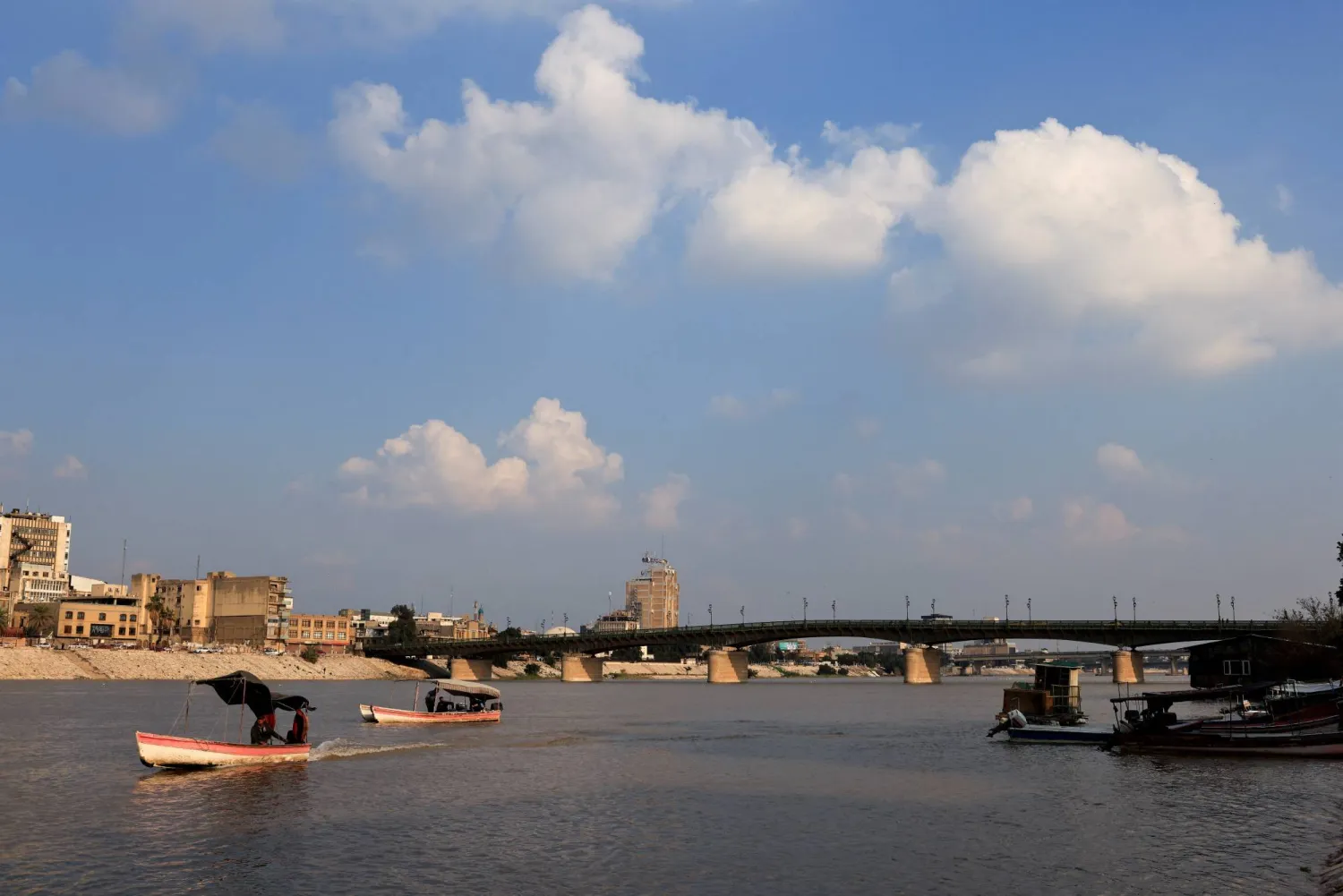 يتوقع صندوق النقد الدولي أن يصل عجز المالية العامة إلى 7.6 % في عام 2024 (رويترز)