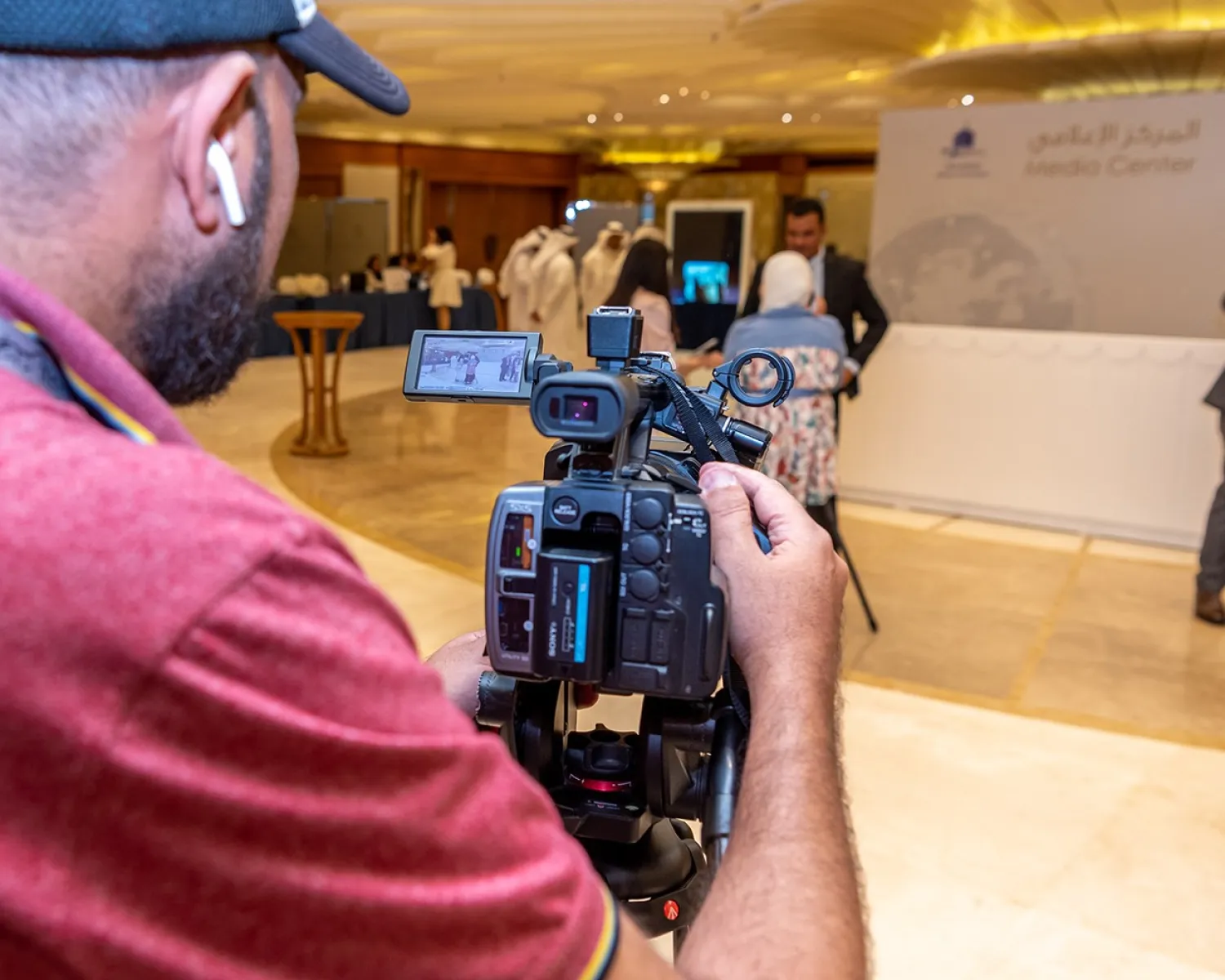 إعلاميون يتابعون انتخابات مجلس الأمة من المركز الإعلامي (أرشيفية- كونا)