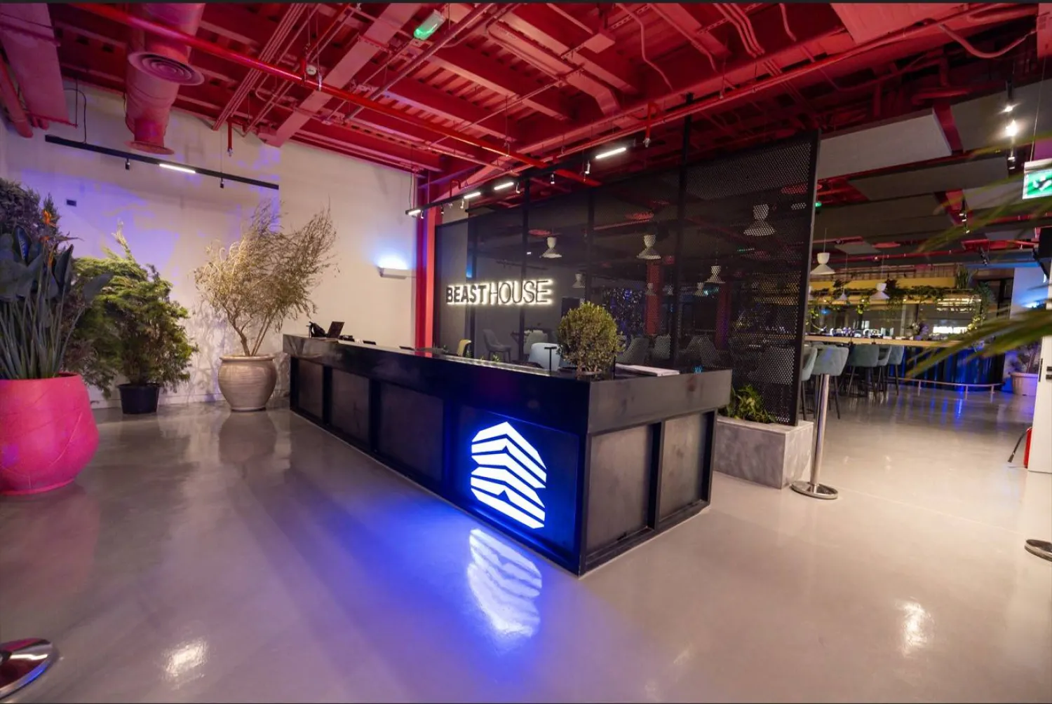 يضم «بيست هاوس» استوديوهات متطورة لدعم المواهب الصاعدة (مدل بيست)