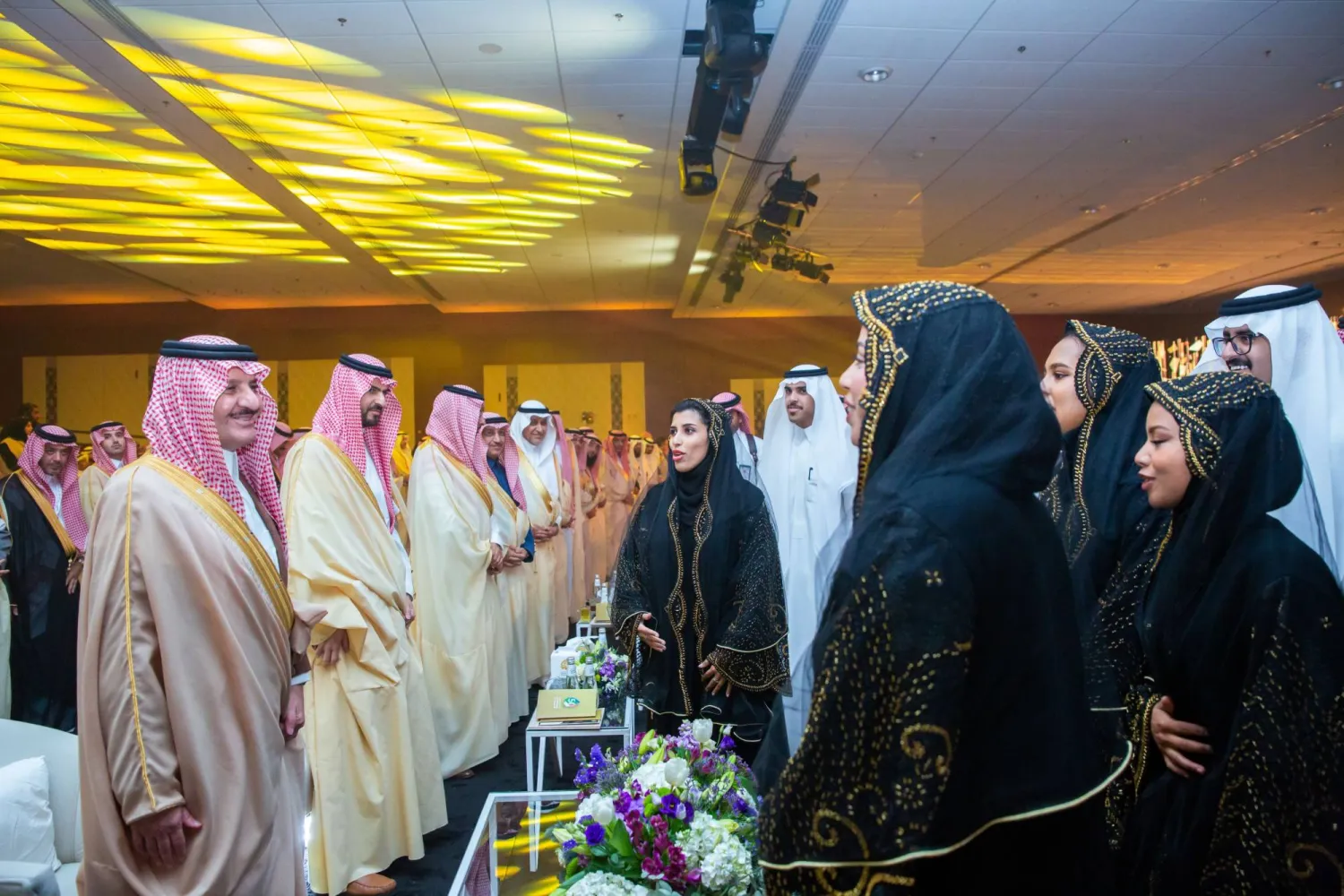 الأمير سعود بن نايف بن عبد العزيز أمير المنطقة الشرقية خلال رعايته احتفال الهيئة الملكية للجبيل وينبع باليوبيل الذهبي لتأسيسها (الشرق الأوسط)