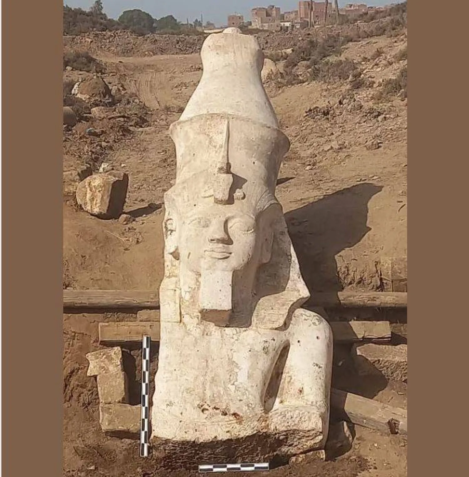 الجزء العلوي المكتشف لتمثال  الملك رمسيس الثاني (وزارة السياحة والآثار المصرية )