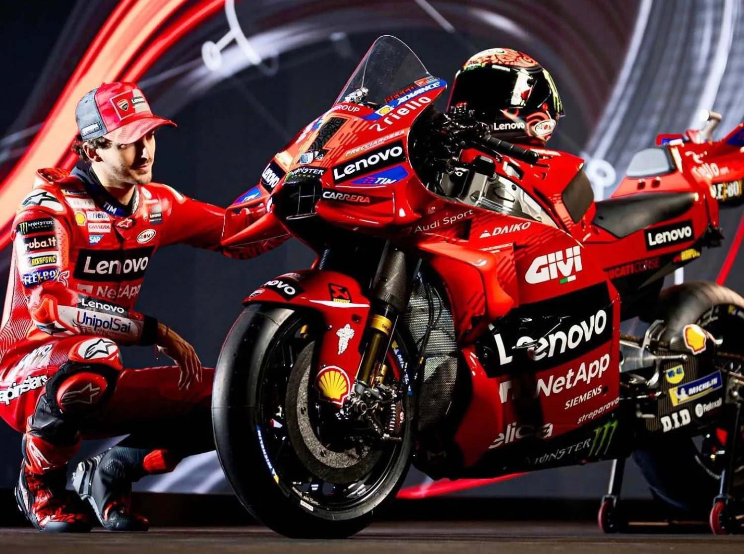 فرانشيسكو بانيايا بطل العالم للدراجات النارية (الشرق الأوسط)