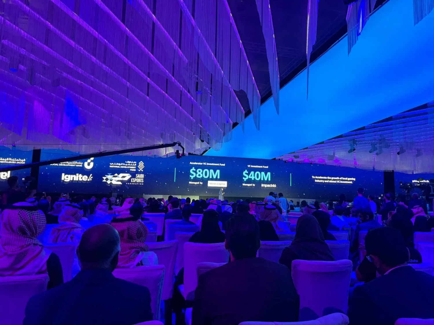 في اليوم الثاني تم الإعلان عن تمويلات لشركات صغيرة ومتوسطة بـ 828 مليون دولار في قطاعات متعددة (الشرق الأوسط)