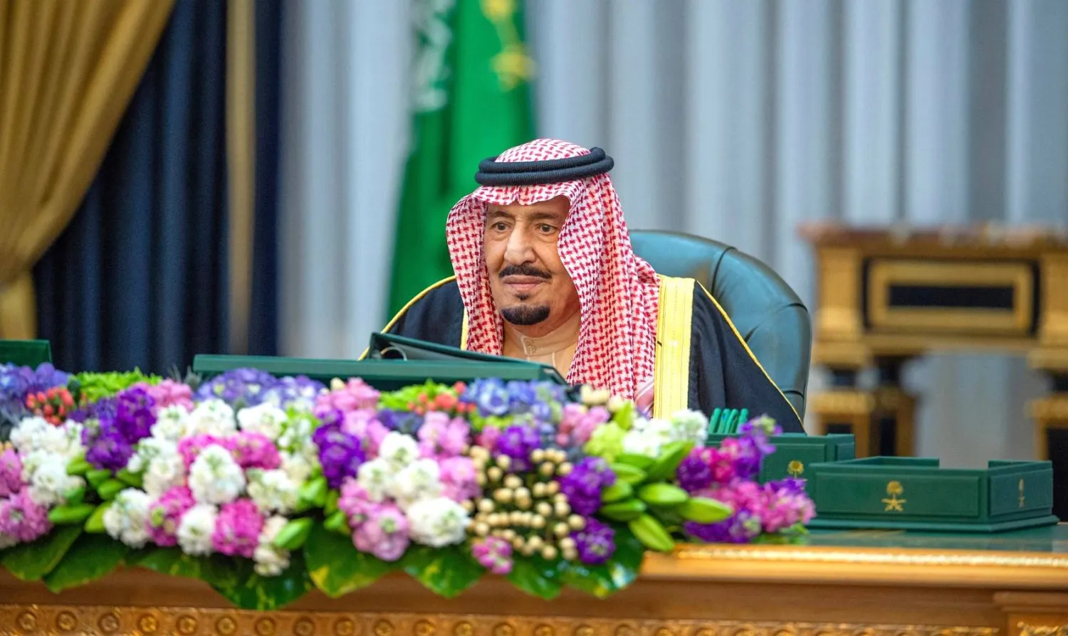 الملك سلمان بن عبد العزيز لدى ترؤسه جلسة مجلس الوزراء في الرياض الثلاثاء (واس)