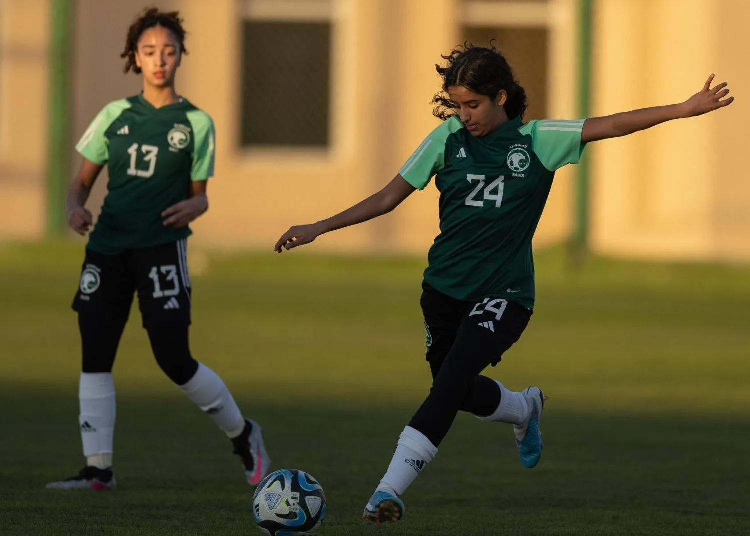 من استعدادات أخضر الناشئات للمباراة (الشرق الأوسط)
