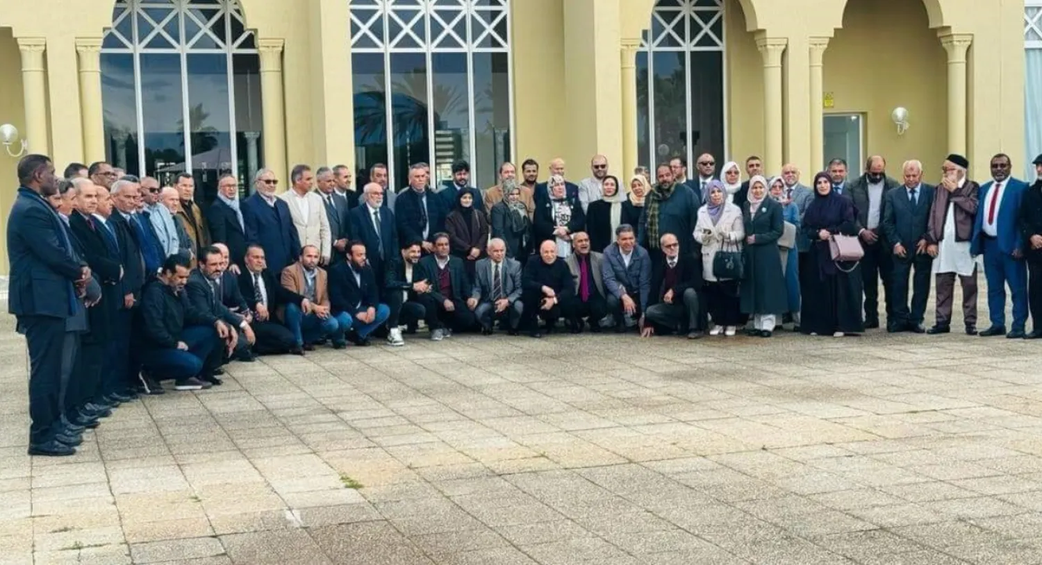 120 برلمانياً وعضواً بـ«الأعلى للدولة» في ليبيا خلال اجتماع سابق بتونس (صفحة المتحدث باسم مجلس النواب)