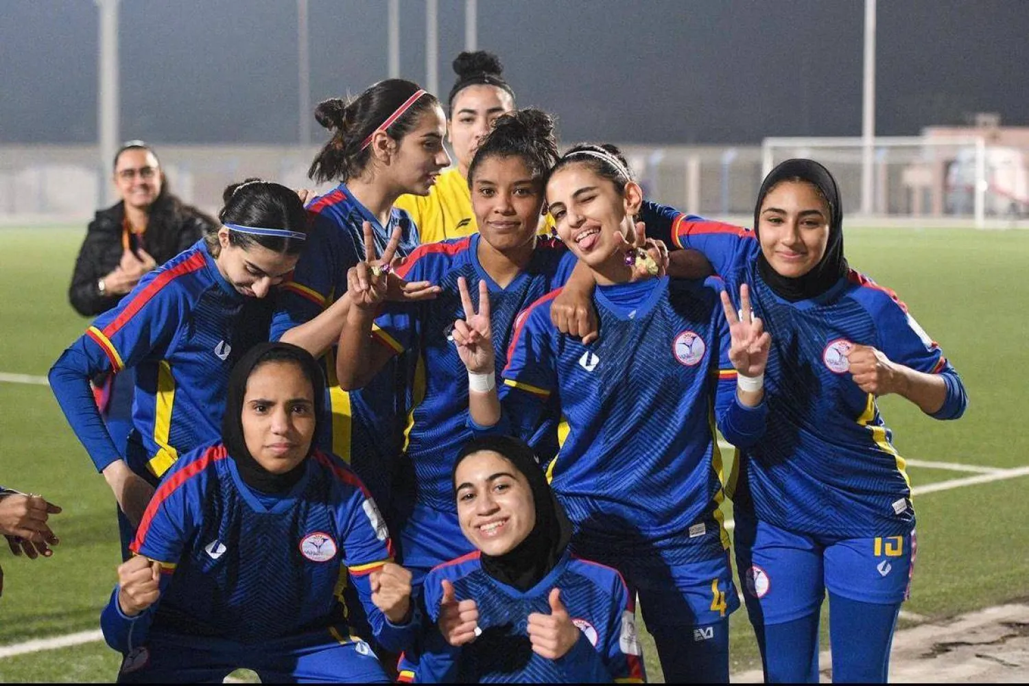 لاعبات الترجي يحتفلن بفوزهن الكبير على النسور (الشرق الأوسط)
