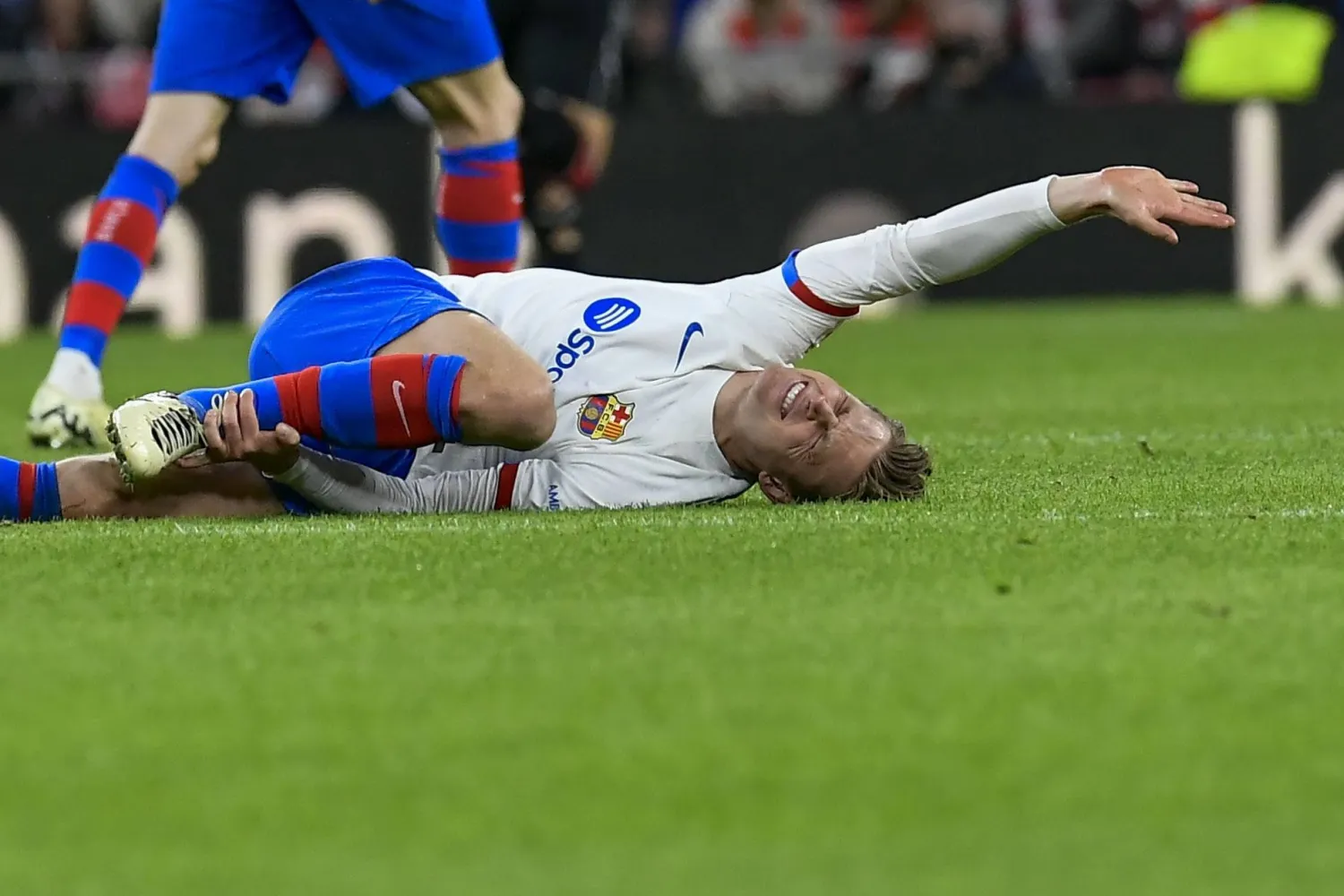 إصابة دي يونغ في المباراة أمام بلباو ضربة قوية لبرشلونة (ا ب)