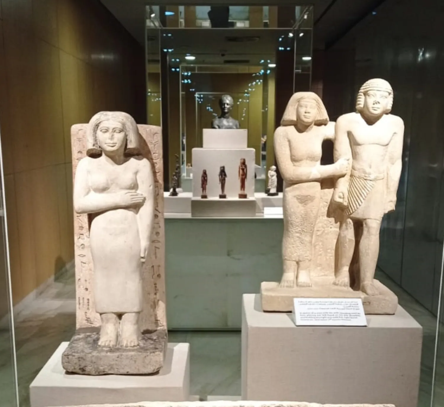 تماثيل أثرية في المتحف القومي للحضارة (وزارة السياحة والآثار المصرية)