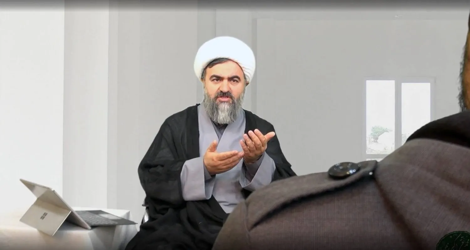 İran’ın Dini Lideri Hamaney’i eleştiren molla Muhammed Taki Ekbernejad’ın resmi internet sitesinde yer alan bir röportajından alınmış ekran görüntüsü 